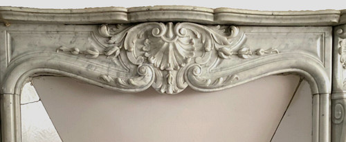 Mantello in marmo bianco di Carrara stile Luigi XV XIX secolo