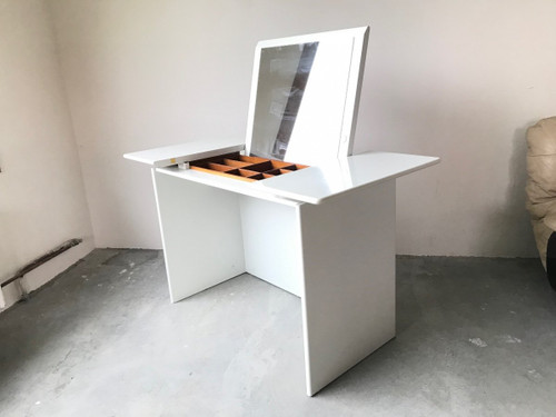 Sideboard/Schreibtisch aus weiß lackiertem Holz, ca. 1980.