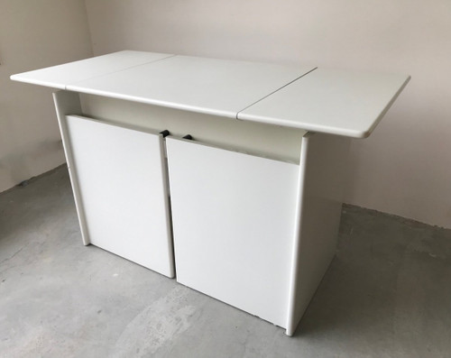 Sideboard/Schreibtisch aus weiß lackiertem Holz, ca. 1980.