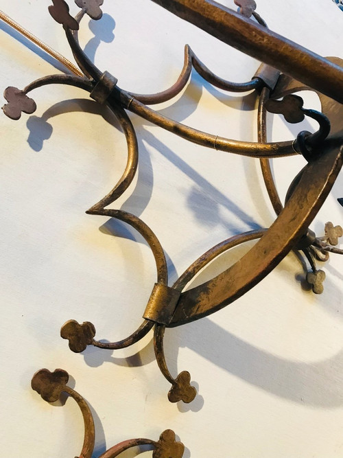 Pair of gilded metal sconces decorated with clovers.