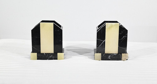 Important Art Deco Mantel Clock in Marble and Dog Sculpture – 1930