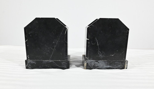 Important Art Deco Mantel Clock in Marble and Dog Sculpture – 1930