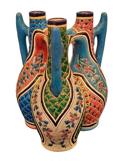 Longwy Vaso di zucca trilobato del XIX secolo "Squame e ghirlande floreali"