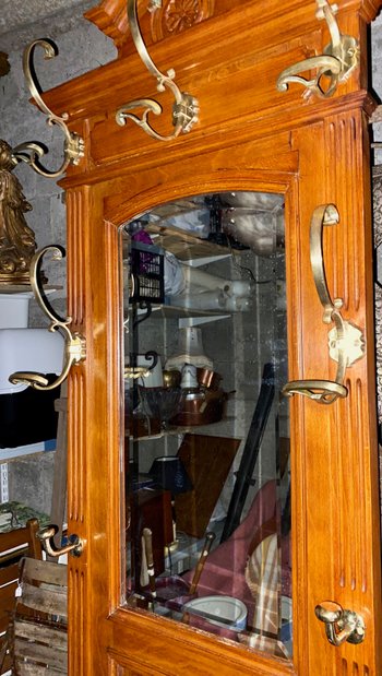 Napoleon III locker room in walnut