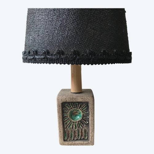 Nachttischlampe aus Stein und Keramik .