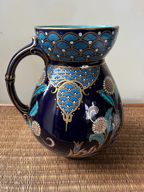 Brocca in terracotta Sarreguemines - XIX secolo - Smaltata con decori floreali