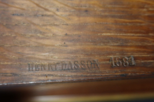Showcase signed Henry Dasson