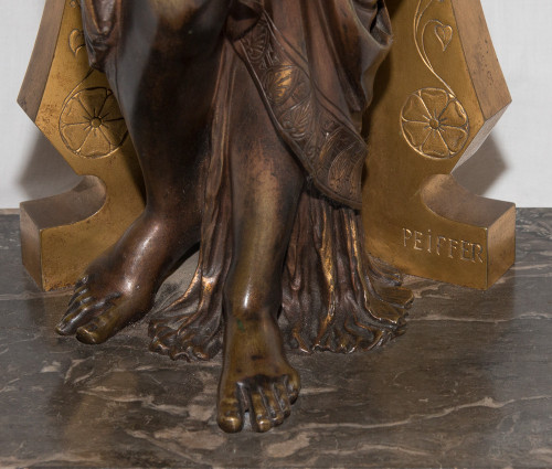 Bronze "woman in Antique" Signed Peiffer 1832-1886