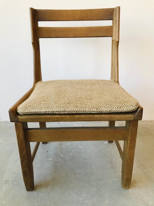 Paire de chaises en chêne par Guillerme et Chambron, vers 1960.