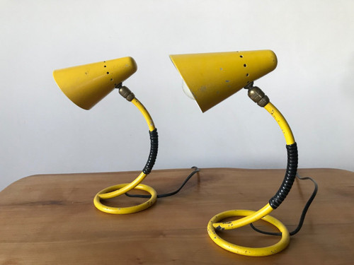 Coppia di lampade da comodino gialle degli anni '50.