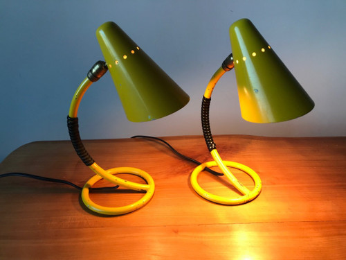 Coppia di lampade da comodino gialle degli anni '50.