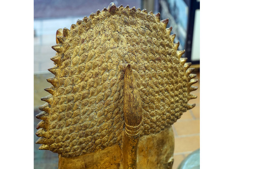 LEONE IN BRONZO, imponente scultura, laccata oro, Thailandia