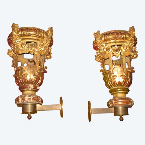 Pair of Medici-shaped vase lanterns in gilded wood, 18th century Louis XVI style