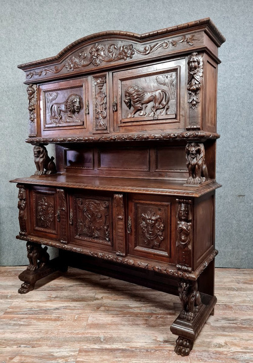 Buffet a due corpi in stile rinascimentale in noce massello circa 1850