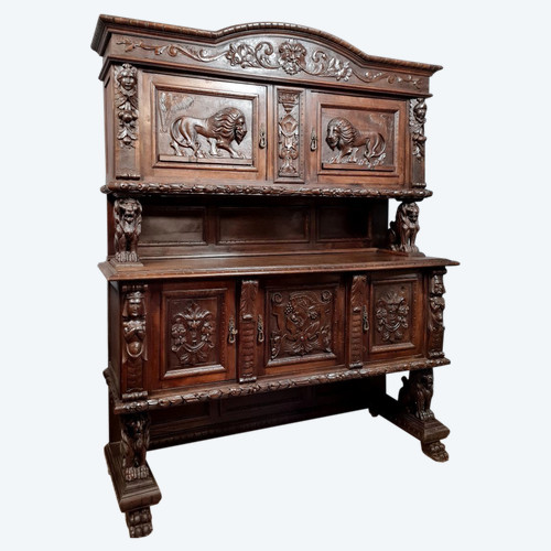 buffet deux corps style Renaissance en noyer massif vers 1850 