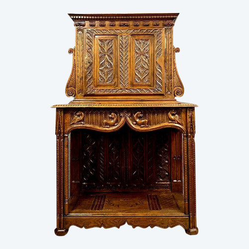 Gothic Renaissance style dresser cabinet in solid walnut, 18th century period