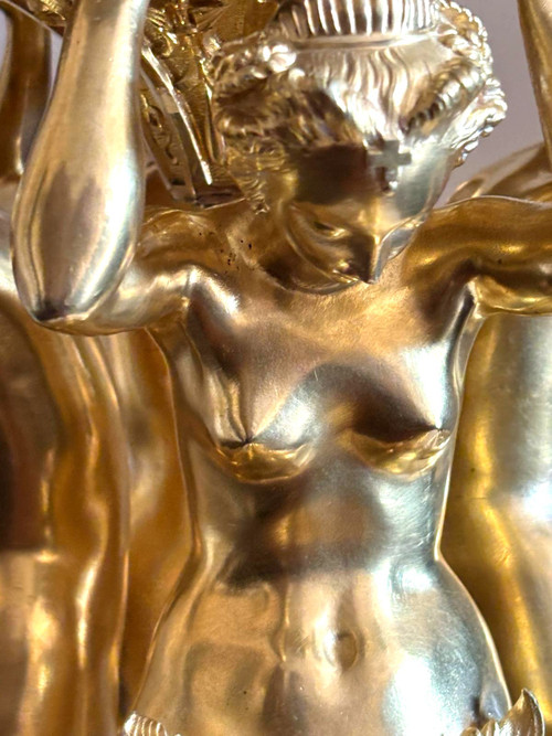 Very important centerpiece, 19th century planter, in chiseled gilded bronze.