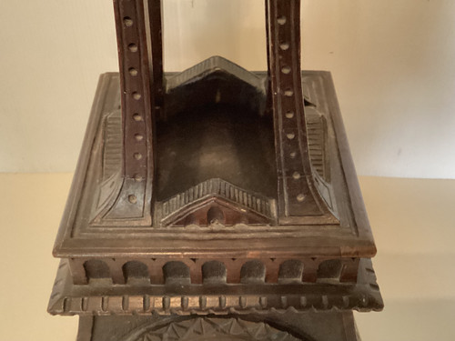 Torre Eiffel in legno intagliato