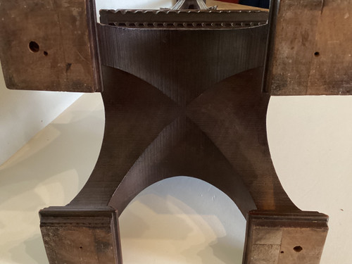 Torre Eiffel in legno intagliato