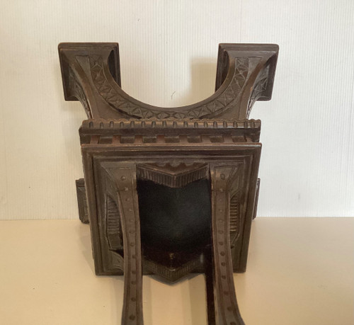 Torre Eiffel in legno intagliato