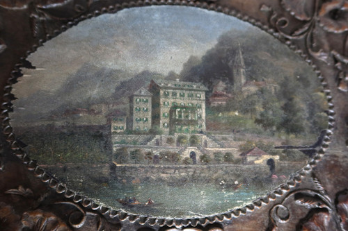 Dreibeiniger Tisch aus geschnitztem Holz XIX