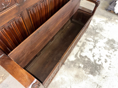 Banc coffre de style Renaissance en noyer 