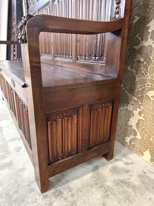 Banc coffre de style Renaissance en noyer 