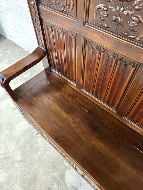 Banc coffre de style Renaissance en noyer 