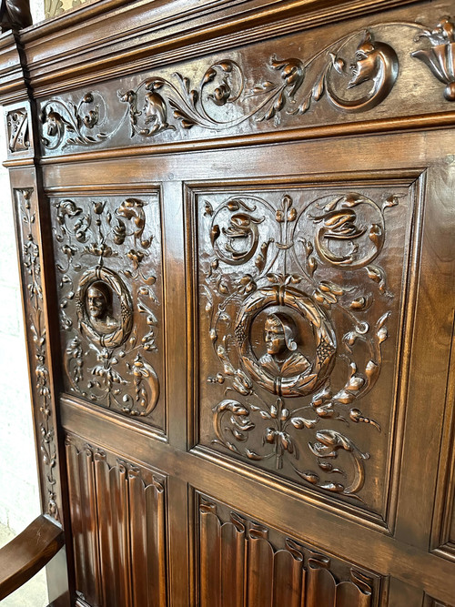 Banc coffre de style Renaissance en noyer 