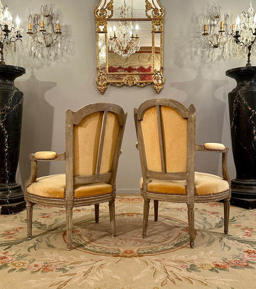 Paire De Fauteuils En Bois Laqué d'Epoque Louis XVI Vers 1780
