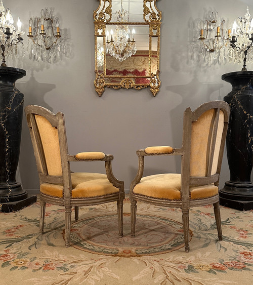 Paire De Fauteuils En Bois Laqué d'Epoque Louis XVI Vers 1780