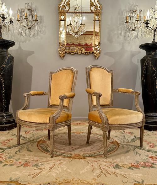 Paire De Fauteuils En Bois Laqué d'Epoque Louis XVI Vers 1780