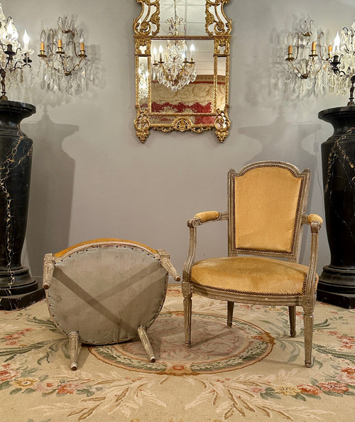 Paire De Fauteuils En Bois Laqué d'Epoque Louis XVI Vers 1780