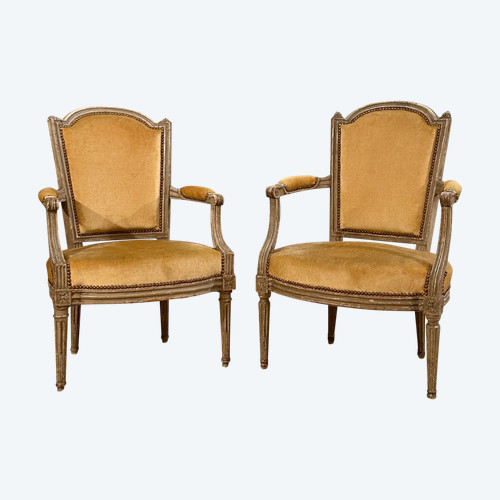 Paire De Fauteuils En Bois Laqué d'Epoque Louis XVI Vers 1780