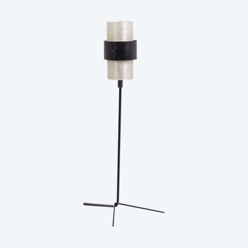 Lampada a treppiede in lucite granitica e metallo laccato. Dagli anni '50.