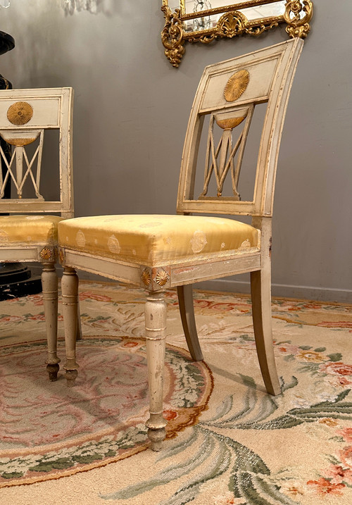 Paire De Chaises En Bois Laqué d'Epoque Directoire Vers 1795