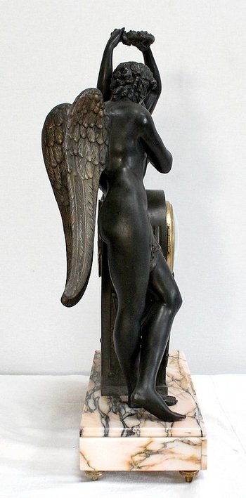  Spelterpendel "Psyche krönt die Liebe" nach Claude Michallon - 1900