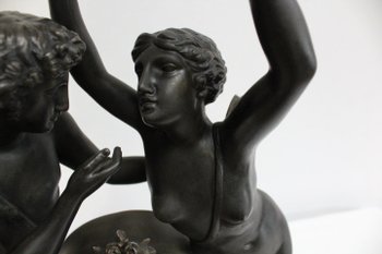 Spelterpendel "Psyche krönt die Liebe" nach Claude Michallon - 1900