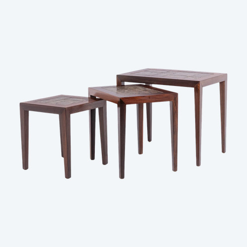 Ensemble de 3 tables « gigogne » motif « Baca ». Années 1960.