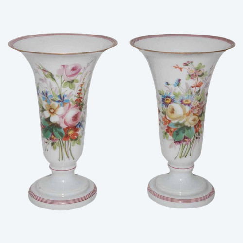 Coppia di vasi opalini Baccarat Louis Philippe