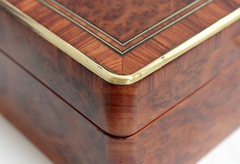  Pretty Rectangular Box in Thuja Burl, Napoleon III period - 1900