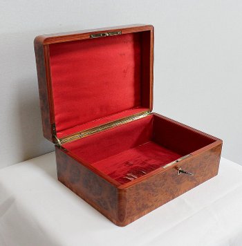  Pretty Rectangular Box in Thuja Burl, Napoleon III period - 1900