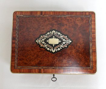  Pretty Rectangular Box in Thuja Burl, Napoleon III period - 1900