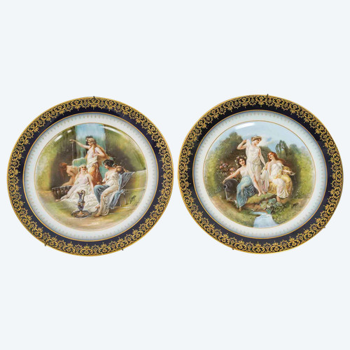 Une paire d'assiettes en porcelaine de Limoge début XX