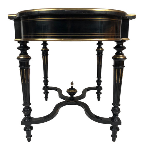 Schwarz lackierter Holztisch mit zentralem Dekor mit Messingintarsien, Napoleon III.