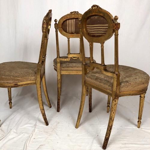 Série de trois chaises de style Louis XVI en bois doré, vers 1900
