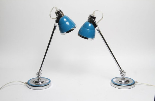 Paar verstellbare Lampen