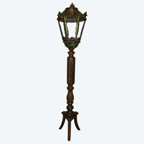 Polychrome wooden lantern with its 19th century base