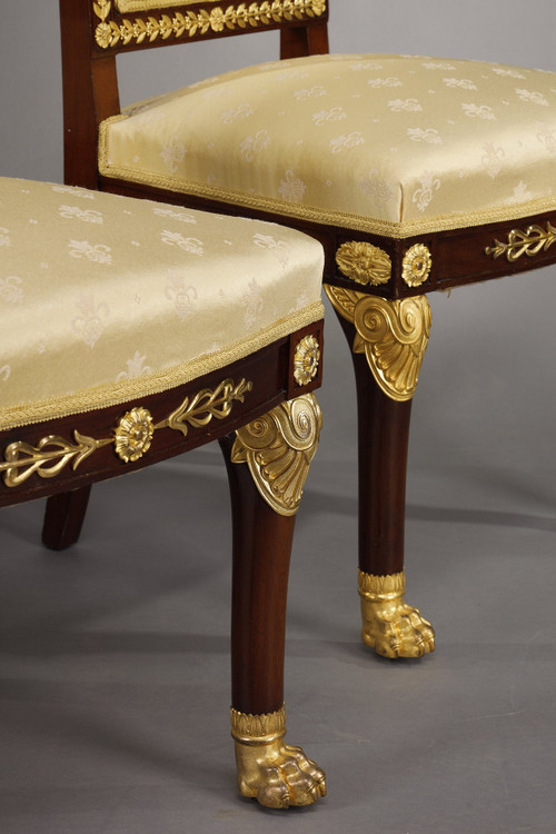 Un majestueux salon de style empire en acajou et bronzes dorés