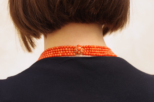 Collier sautoir perles corail multi-rangs avec un fermoir en or 18k, collier de perles, bijou d'été